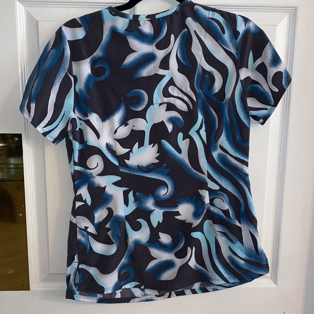 Scrub top - Picture 3 of 5